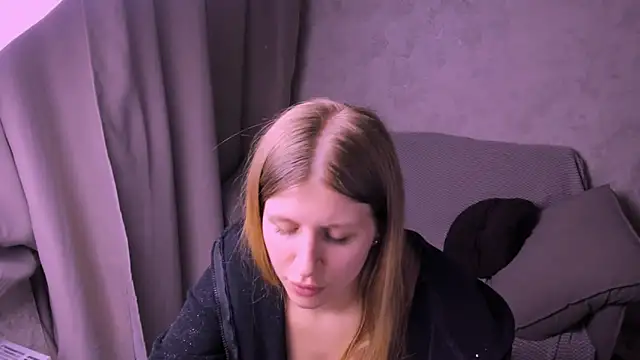 kirraa  online show from 02/26/25, 07:49