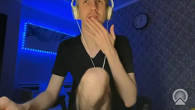 Aki-Laky online show from 12/13/25, 08:04