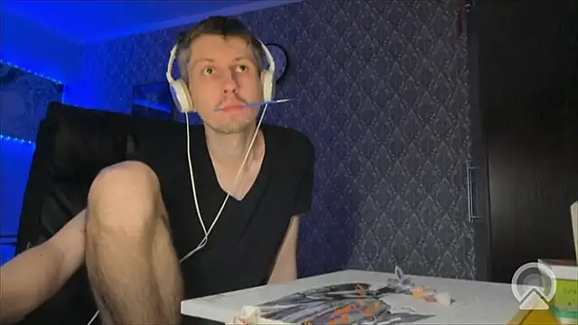 Aki-Laky online show from 12/18/25, 08:37