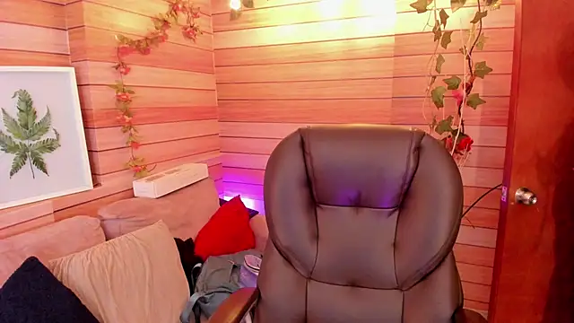 marien thomson  online show from 03/22/25, 10:26