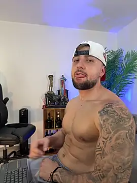 OwenMaximus814 online show from 10/14/25, 07:03