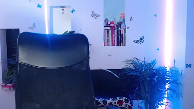 Lia-mitch online show from 05/13/26, 07:33
