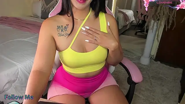 Snapshot of haileylovee2 chatting on 02/14/25, 02:28 haileylovee2 online show from 02/14/25, 02:28