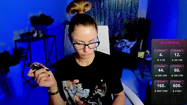 LadyIzabel online show from 10/21/25, 08:48