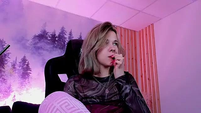 AliceSunday online show from 12/15/24, 09:56