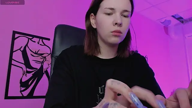 AliceSunday online show from 02/04/25, 01:59