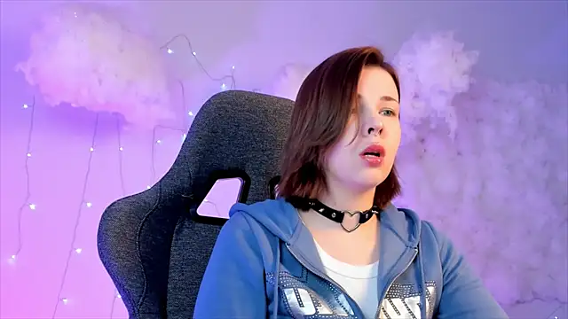 AliceSunday online show from 02/25/25, 02:11