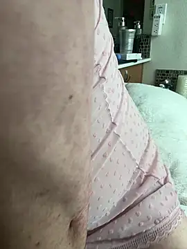 Snapshot of NinasNylonz chatting on 02/27/25, 09:04 NinasNylonz online show from 02/27/25, 09:04