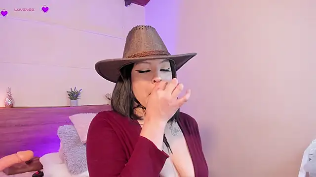 Snapshot of sherylgrey chatting on 09/23/25, 10:46 sherylgrey online show from 09/23/25, 10:46