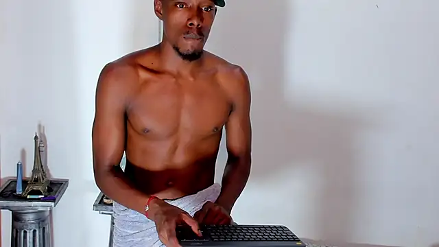 Snapshot of Darick_brown chatting on 12/15/24, 02:48 Darick brown online show from 12/15/24, 02:48