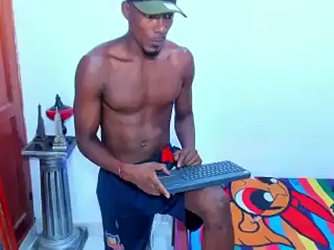 Snapshot of Darick_brown chatting on 02/08/25, 04:04 Darick brown online show from 02/08/25, 04:04