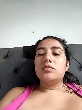 Snapshot of Hellen_Alex chatting on 12/13/24, 03:43 Hellen Alex online show from 12/13/24, 03:43