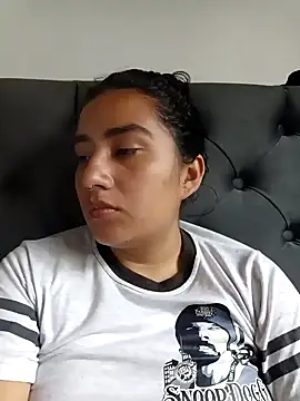 Snapshot of Hellen_Alex chatting on 12/17/24, 02:11 Hellen Alex online show from 12/17/24, 02:11