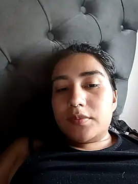 Snapshot of Hellen_Alex chatting on 12/17/24, 06:09 Hellen Alex online show from 12/17/24, 06:09