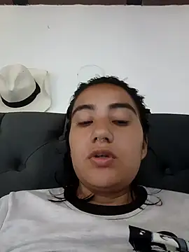 Snapshot of Hellen_Alex chatting on 12/18/24, 02:38 Hellen Alex online show from 12/18/24, 02:38