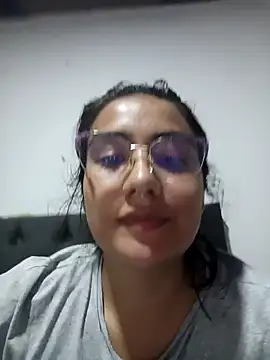 Snapshot of Hellen_Alex chatting on 12/19/24, 05:29 Hellen Alex online show from 12/19/24, 05:29