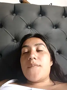 Snapshot of Hellen_Alex chatting on 01/12/25, 09:19 Hellen Alex online show from 01/12/25, 09:19