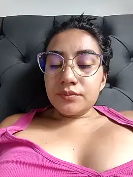 Snapshot of Hellen_Alex chatting on 02/05/25, 03:09 Hellen Alex online show from 02/05/25, 03:09