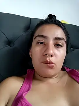 Snapshot of Hellen_Alex chatting on 02/06/25, 03:31 Hellen Alex online show from 02/06/25, 03:31