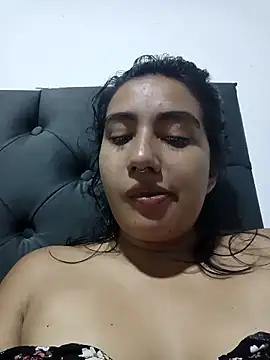 Snapshot of Hellen_Alex chatting on 02/22/25, 02:41 Hellen Alex online show from 02/22/25, 02:41