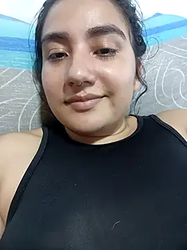 Snapshot of Hellen_Alex chatting on 10/21/25, 03:02 Hellen Alex online show from 10/21/25, 03:02