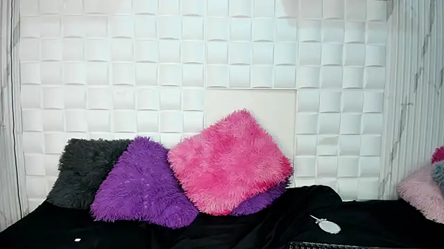 chloe moretzz  online show from 12/31/24, 06:13