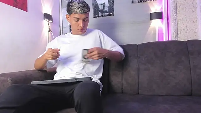 ryan carter08 online show from 10/02/25, 12:56