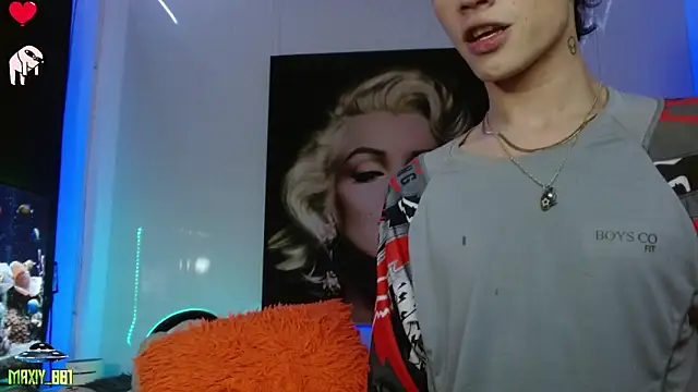 Snapshot of maxiy_001 chatting on 01/16/25, 10:21 maxiy 001 online show from 01/16/25, 10:21