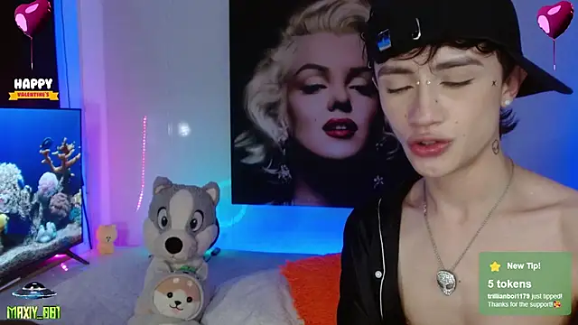 Snapshot of maxiy_001 chatting on 02/08/25, 10:50 maxiy 001 online show from 02/08/25, 10:50