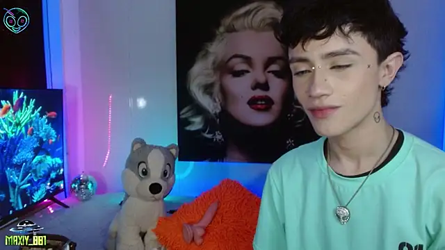 Snapshot of maxiy_001 chatting on 03/07/25, 08:34 maxiy 001 online show from 03/07/25, 08:34