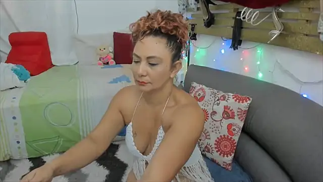 KeiraQuen online show from 09/28/25, 05:18