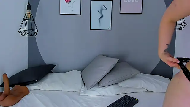 Snapshot of Hanna_Moonlight_ chatting on 12/29/24, 04:40 Hanna Moonlight online show from 12/29/24, 04:40