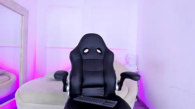 Snapshot of Hanna_Moonlight_ chatting on 02/12/25, 07:56 Hanna Moonlight online show from 02/12/25, 07:56