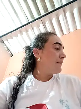 Snapshot of skayhot_ chatting on 12/31/24, 12:21 skayhot online show from 12/31/24, 12:21