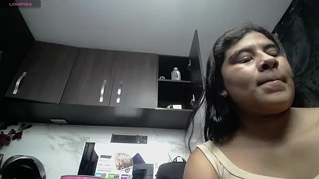 Snapshot of iniyalaboni chatting on 10/24/25, 08:05 iniyalaboni online show from 10/24/25, 08:05