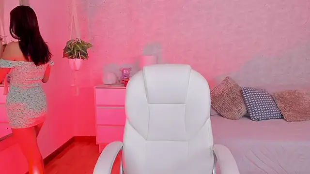 DahianaWalcott online show from 02/21/25, 09:22