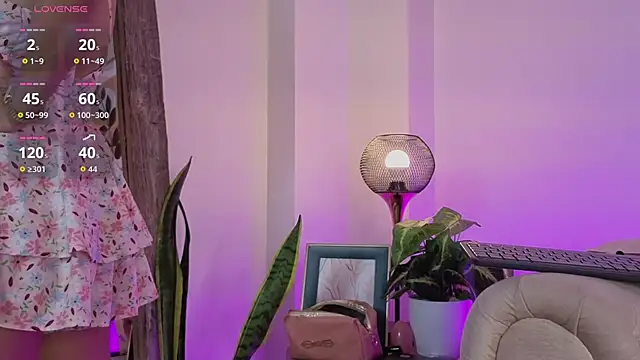 DahianaWalcott online show from 09/12/25, 08:20