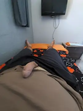 Snapshot of mfreitas005 chatting on 11/18/25, 03:27 mfreitas005 online show from 11/18/25, 03:27