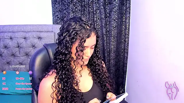 Snapshot of Adhara-zanne chatting on 11/29/25, 05:27 Adhara-zanne online show from 11/29/25, 05:27