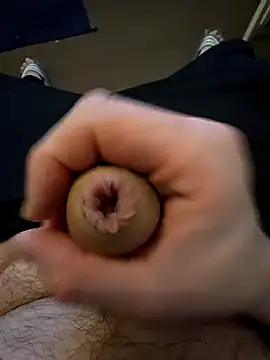 Snapshot of cumming4you2024 chatting on 12/19/25, 10:39 cumming4you2024 online show from 12/19/25, 10:39