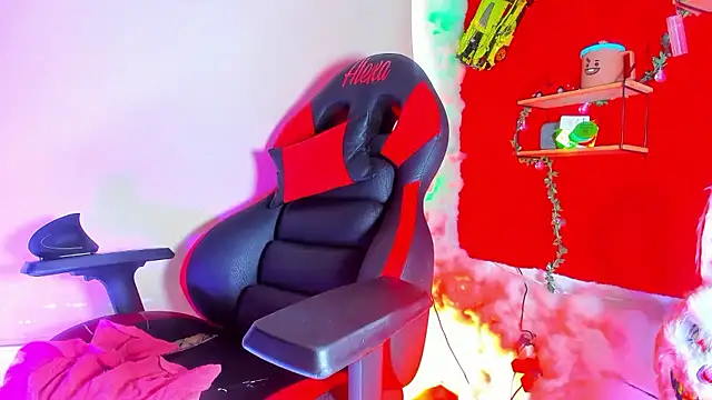 LilOwen  online show from 04/18/26, 07:07