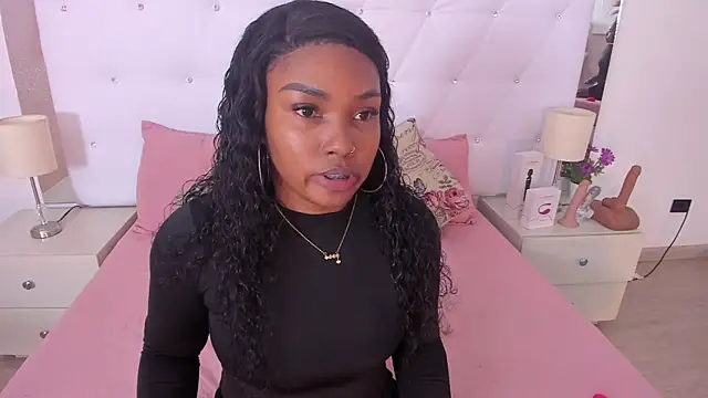 Isla Scott online show from 10/12/25, 11:20