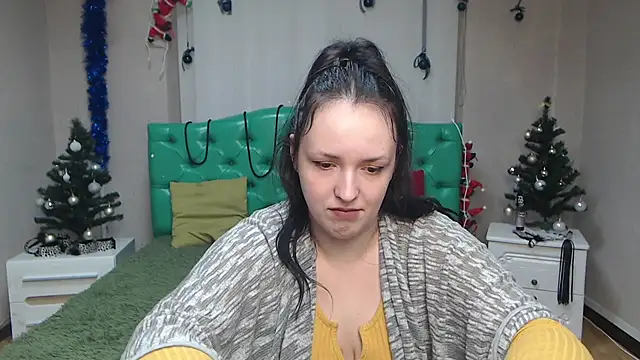 IsabelBlackberry online show from 12/30/24, 03:13