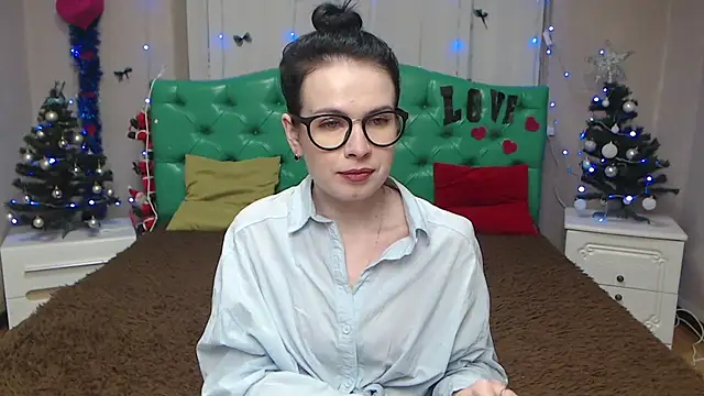 JasmineKouch online show from 01/12/26, 06:46