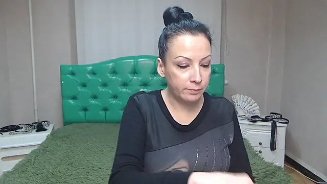 ElizabethSho online show from 12/08/24, 12:18