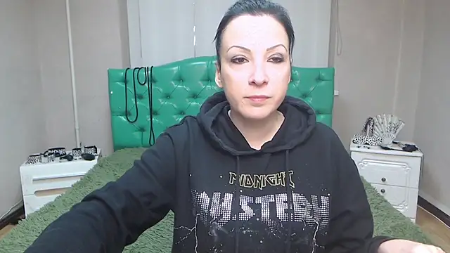 ElizabethSho online show from 12/15/24, 06:26