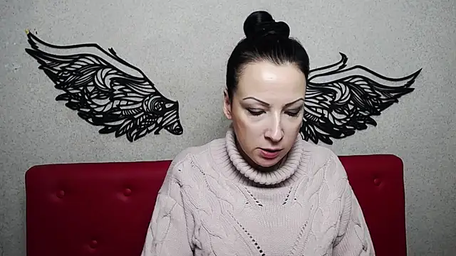 ElizabethSho online show from 02/10/25, 09:15