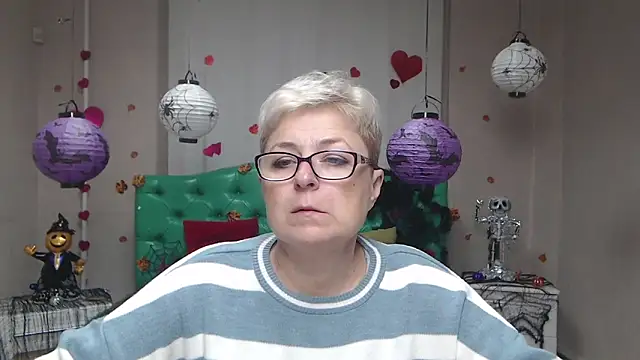 EmiliaGree online show from 10/26/25, 06:19