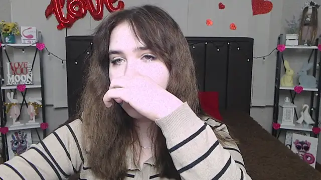 Snapshot of LauraHlot chatting on 02/20/25, 12:19 LauraHlot online show from 02/20/25, 12:19