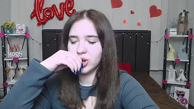 Snapshot of LauraHlot chatting on 02/23/25, 03:35 LauraHlot online show from 02/23/25, 03:35